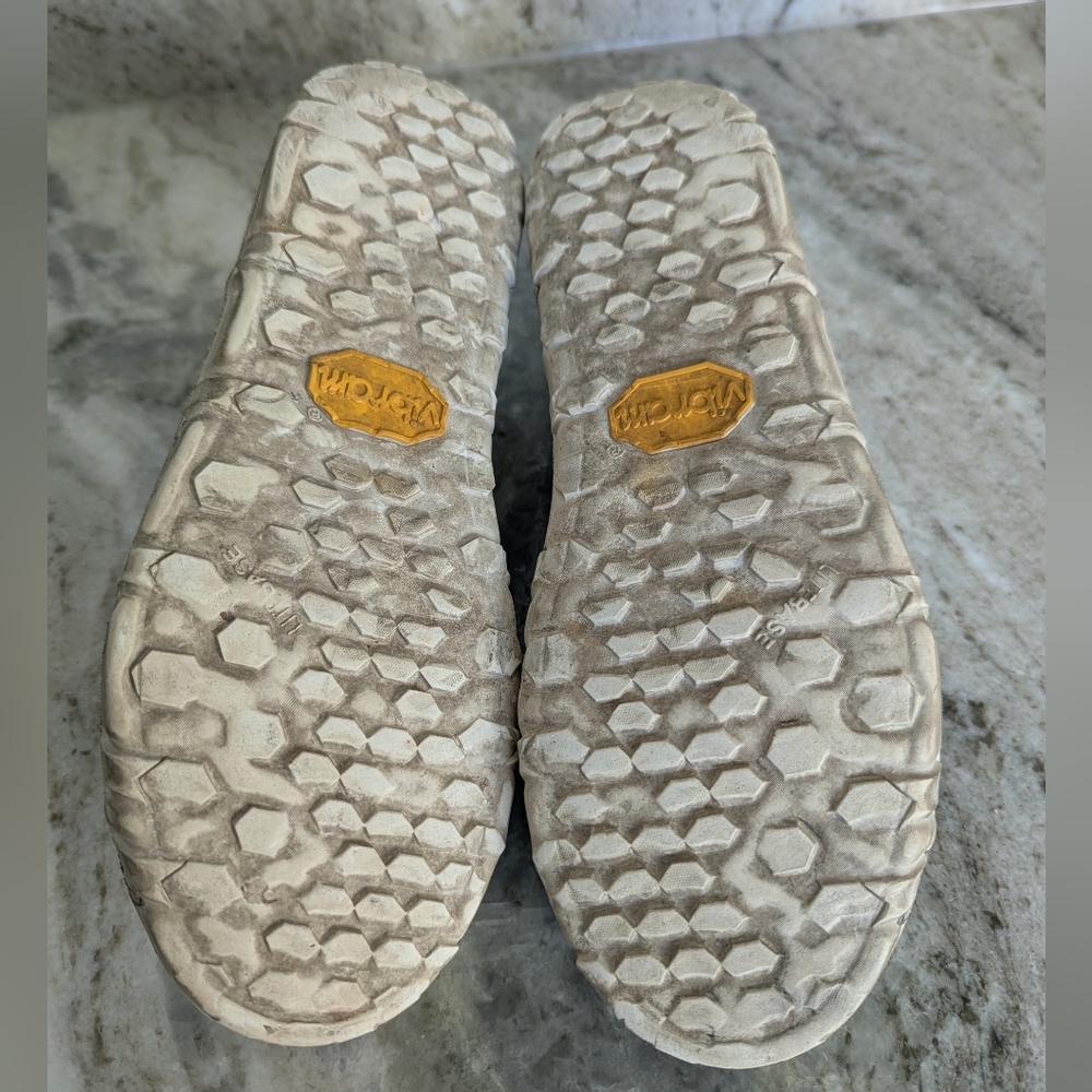 P448 Off-White Sneakers with Accents - Picture 5 of 5
